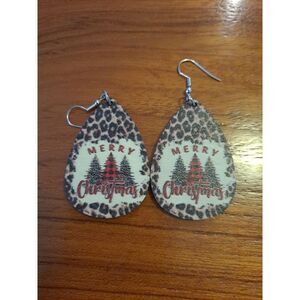 Christmas-Themed Wood Merry Christmas Trees Teardrop Earrings‎ New Not Worn